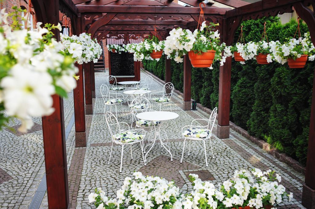 Hotel Kopernik 시에초시네크 외부 사진
