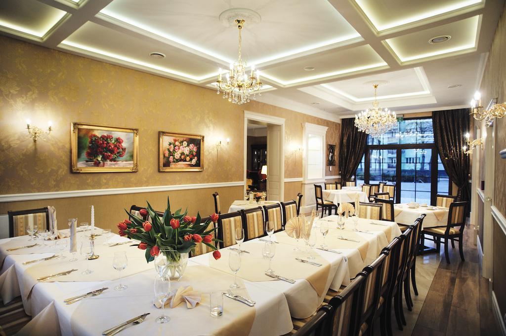 Hotel Kopernik 시에초시네크 외부 사진