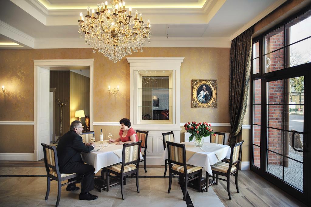 Hotel Kopernik 시에초시네크 외부 사진